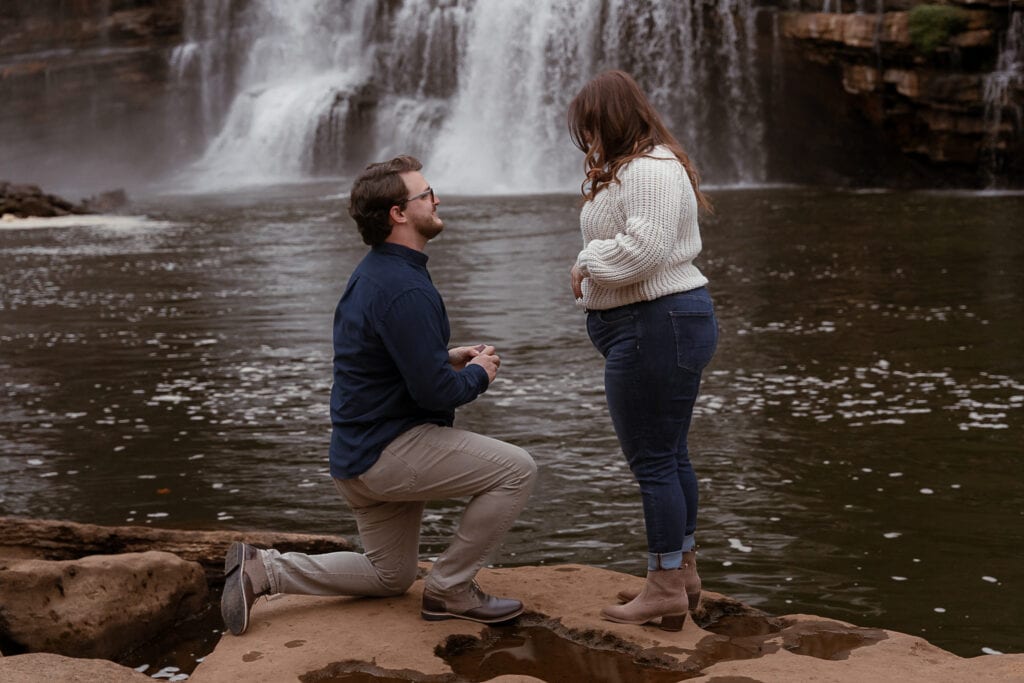 A man proposes to his girlfriend in front of Twin Falls in Tennessee.